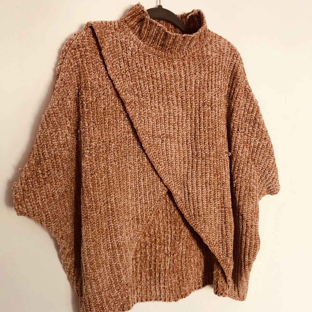 Open-back Dark Beige Knit Sweater
